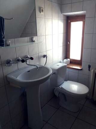 Хостелы Hostel Stara Polana Закопане Небольшой двухместный номер с 2 отдельными кроватями-3