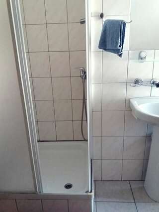 Хостелы Hostel Stara Polana Закопане Небольшой двухместный номер с 2 отдельными кроватями-4