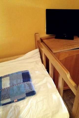 Хостелы Hostel Stara Polana Закопане Небольшой двухместный номер с 2 отдельными кроватями-6