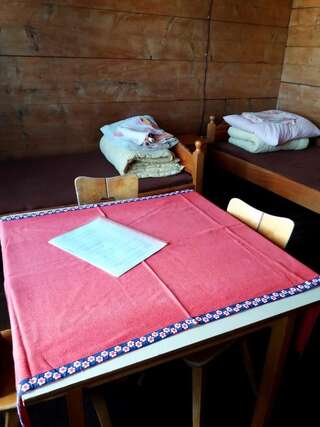 Хостелы Hostel Stara Polana Закопане Кровать в общем 3-местном номере для мужчин и женщин-2