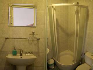 Хостелы Hostel Stara Polana Закопане Четырехместный номер с собственной ванной комнатой-5